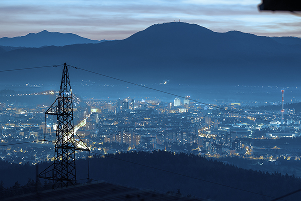 Hvordan sikrer HV-, MV- og LV-strømkabler pålitelig elektrisk distribusjon?